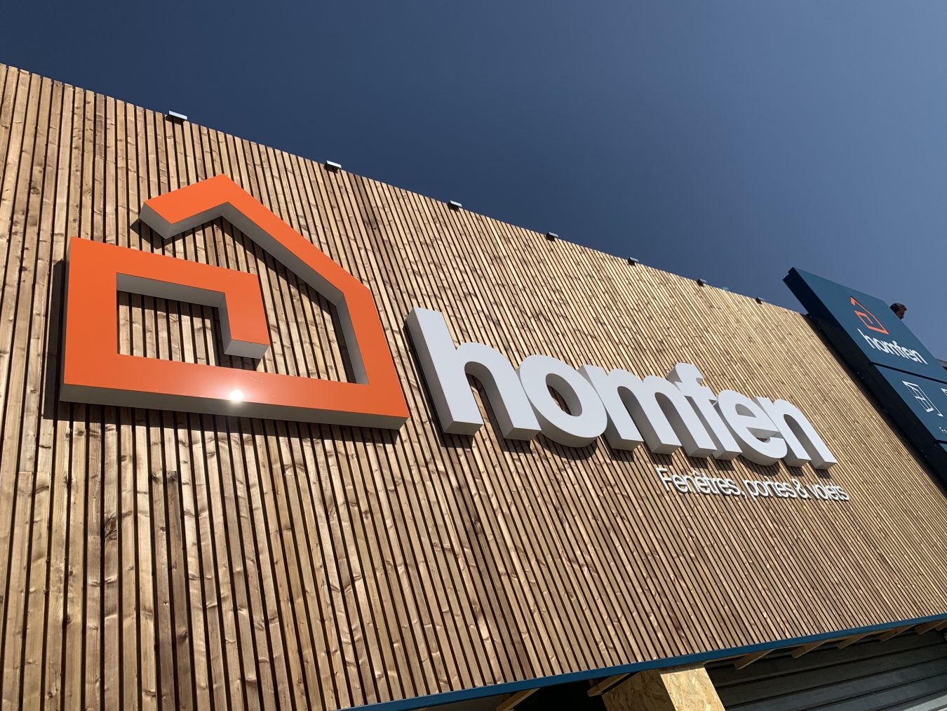 Signalétique homfen - Agence de communication Nîmes