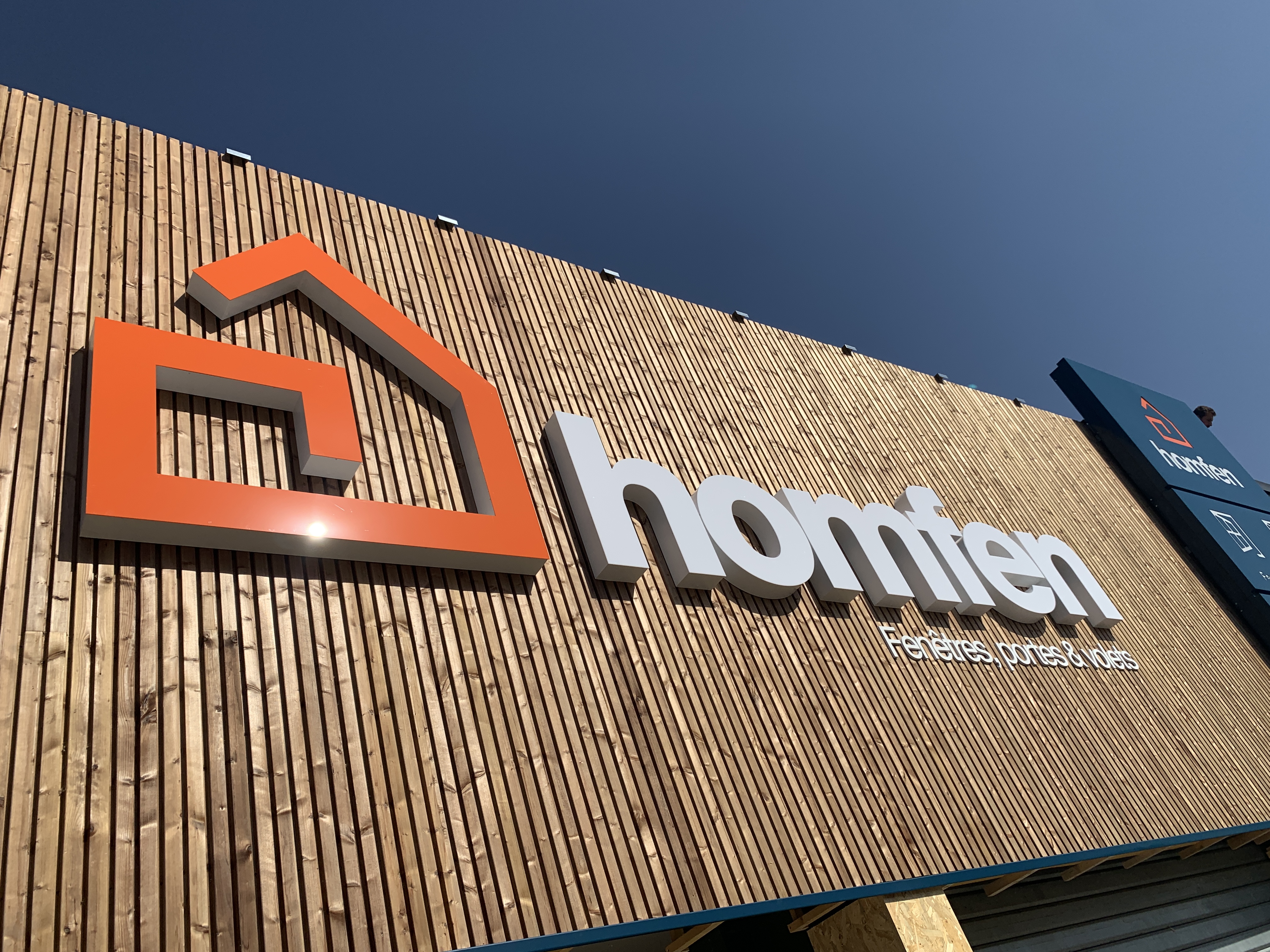 Signalétique homfen - Agence de communication Nîmes