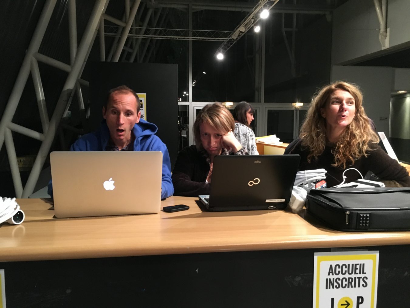 Barcelona&co en plein travail - Agence de communication Nîmes