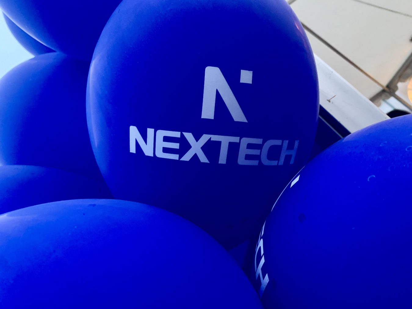 ballon identité nextech - Agence de communication Nîmes